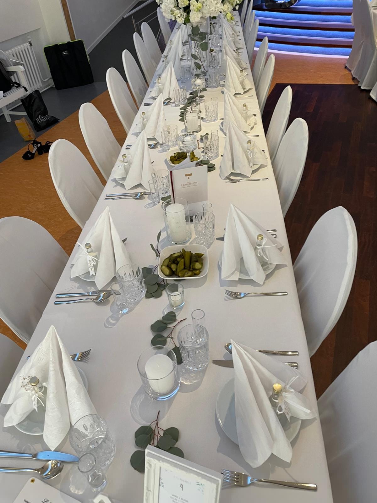 Festlich eingedeckter Saal im Zum Chattenturm